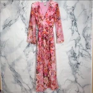 Cute floral maxi dress with belt.